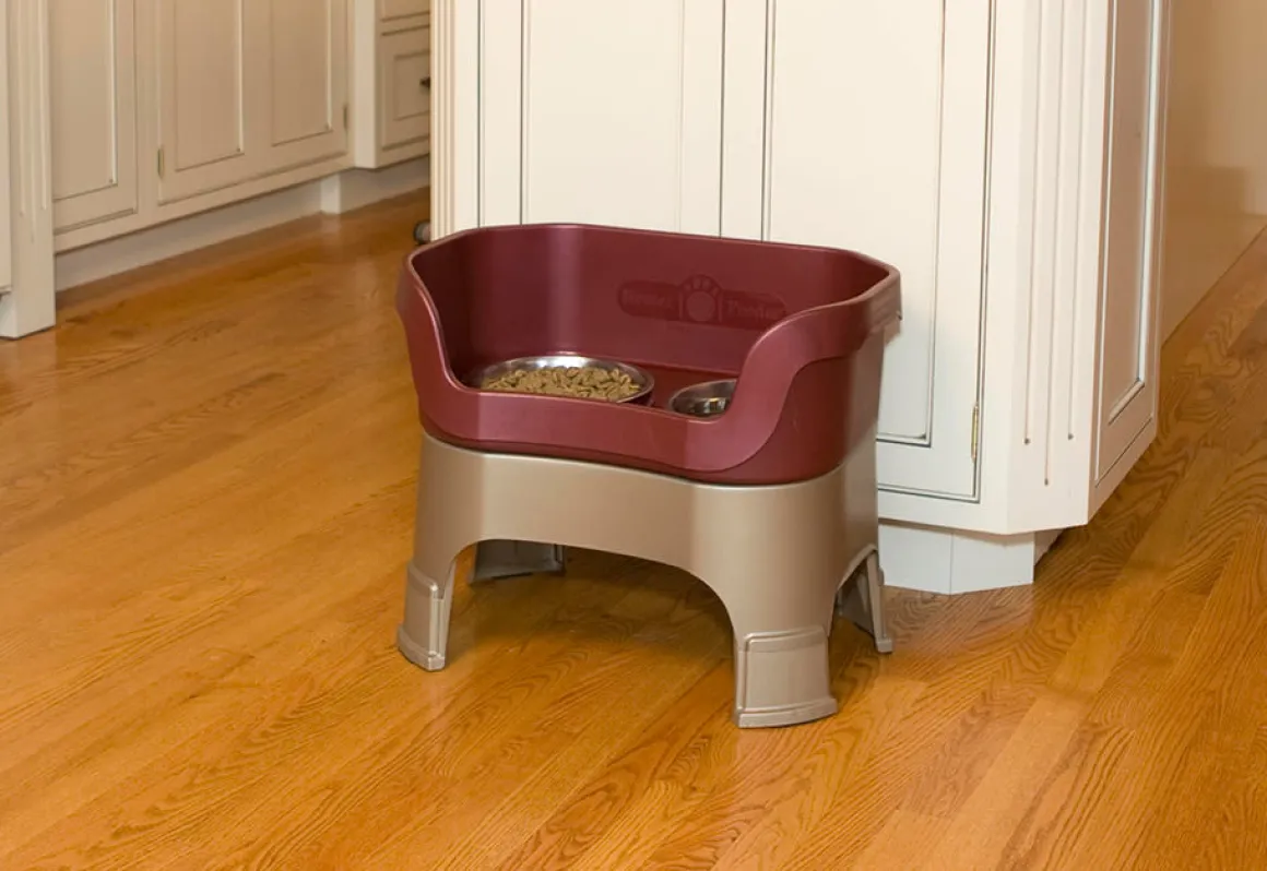Mess Proof Pet Feeder