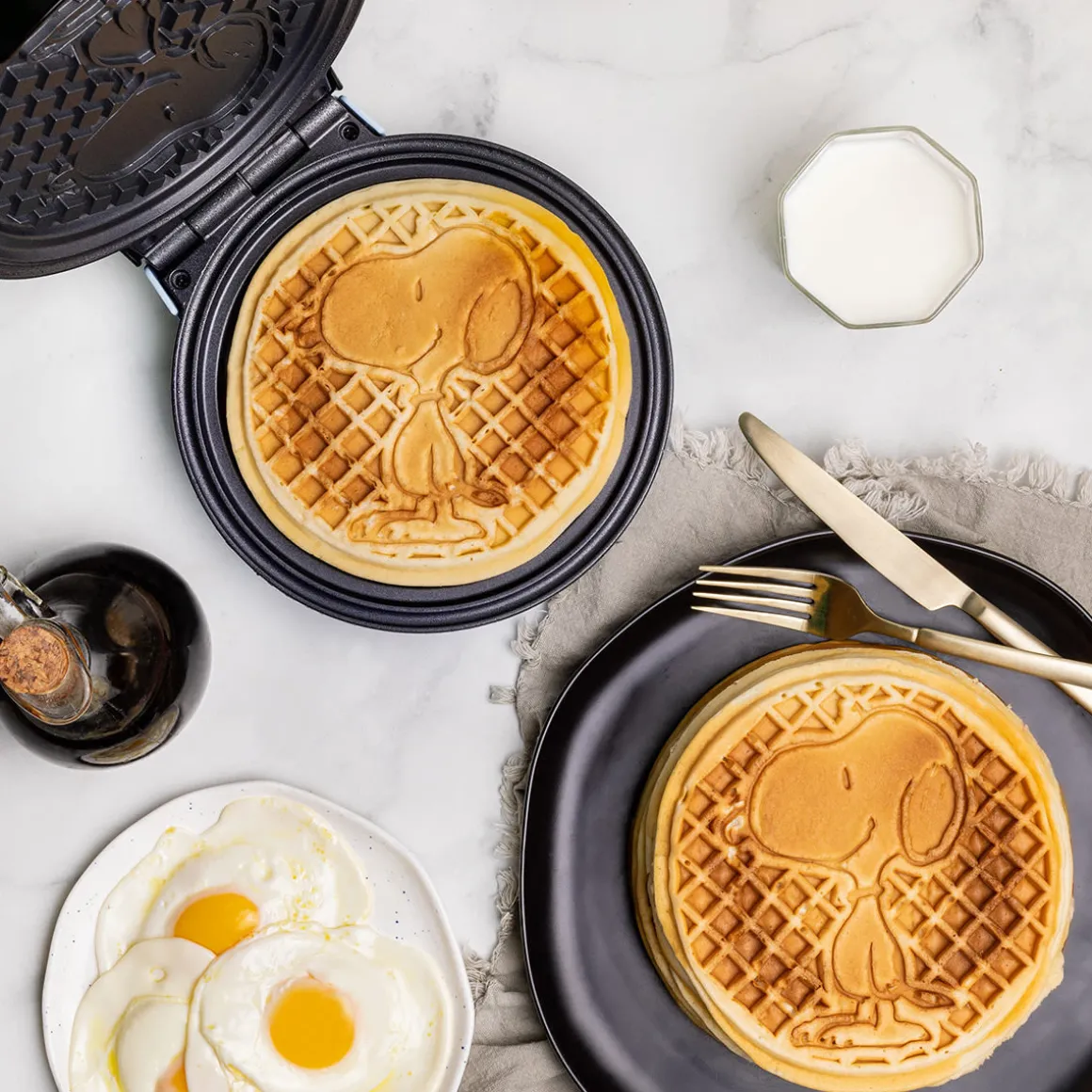 Peanuts Snoopy round Waffle Maker