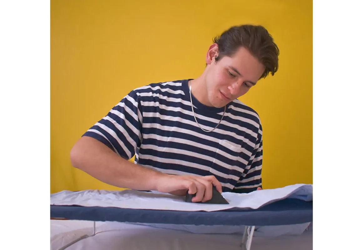 Pocket-Sized Cordless Travel Iron