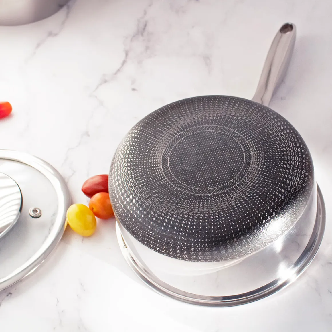 1.5-Quart Hybrid Sauce Pan with Lid
