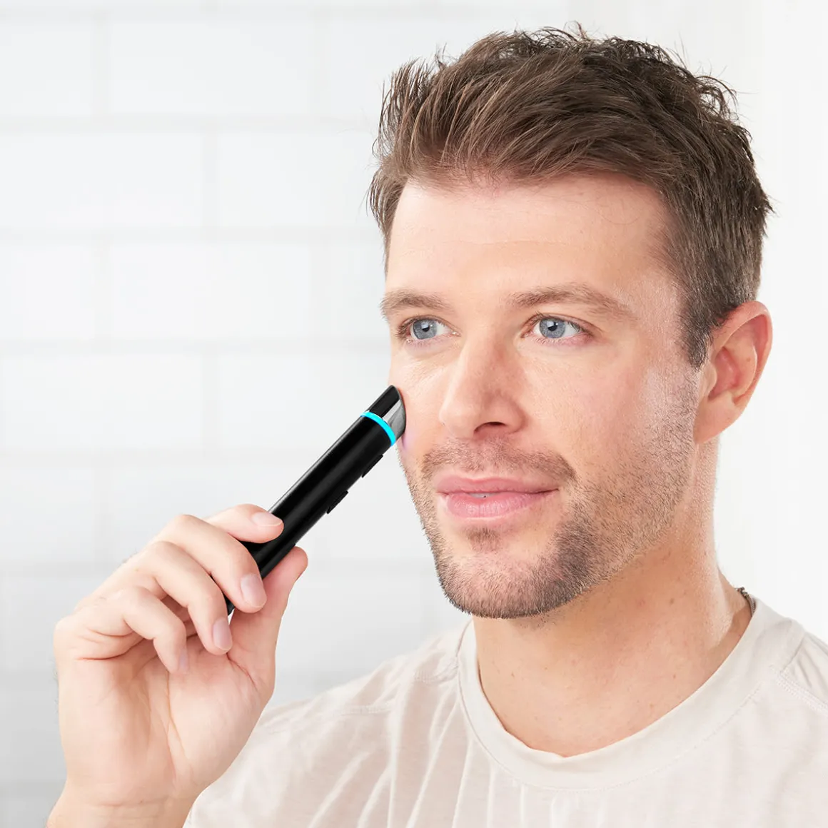 Revitalizing Warm/Cool Massaging Eye Pen