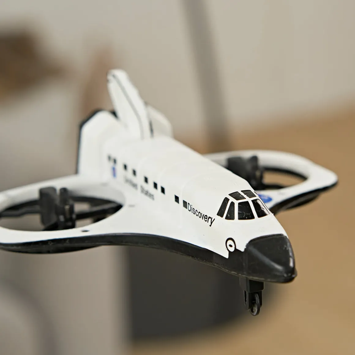 Smithsonian RC Space Shuttle Discovery Drone
