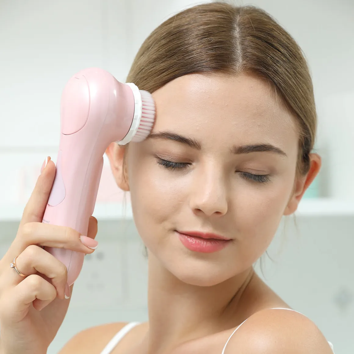 Ultrasonic Cleansing Facial Brush