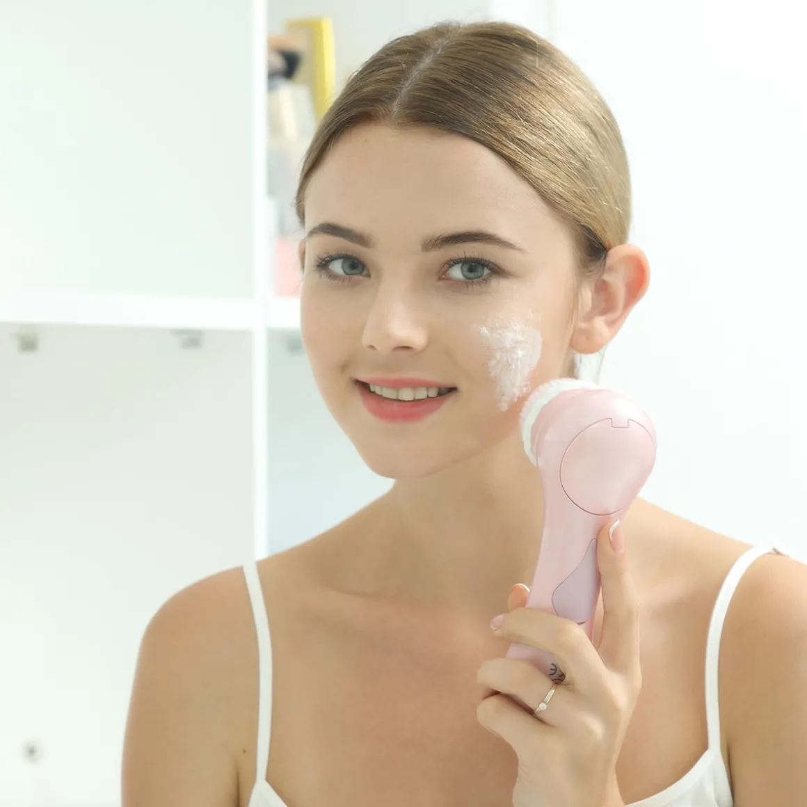 Ultrasonic Cleansing Facial Brush